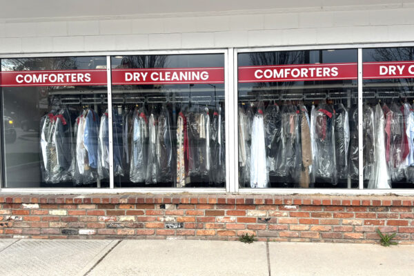 sandpoint-laundromat-window